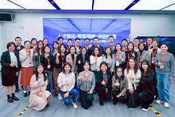 走进标杆现场，共探AI转型——USDT钱包(中国)国际携手企业高管参访埃森哲智能运营中心